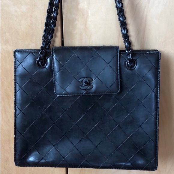 CHANEL Handbags - CHANEL quilted matte black chain handle handbag